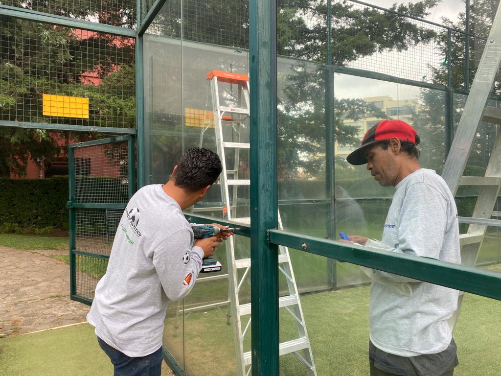 mantenimiento vidrios padel