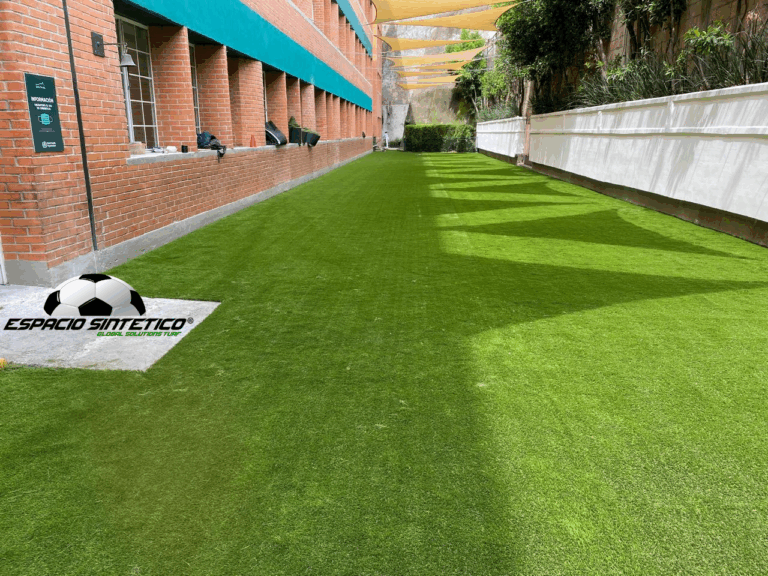 Pasto sintetico residencial verde